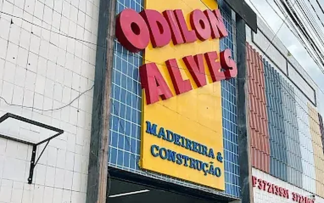 Fachada da unidade Divinópolis da Odilon Alves, na Av. Campina Grande, em Caruaru